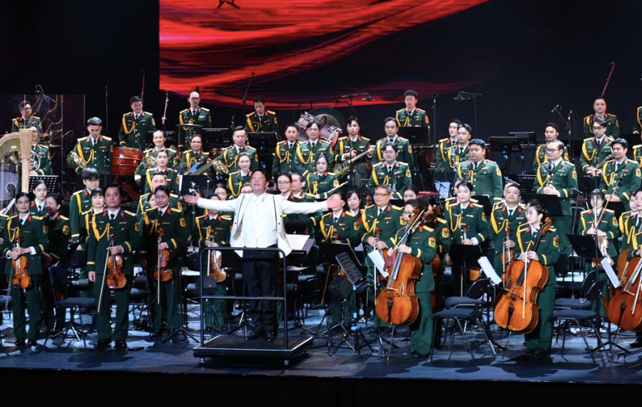 Lần hiếm hoi dàn nhạc giao hưởng biểu diễn ngoài trời với quy mô lớn