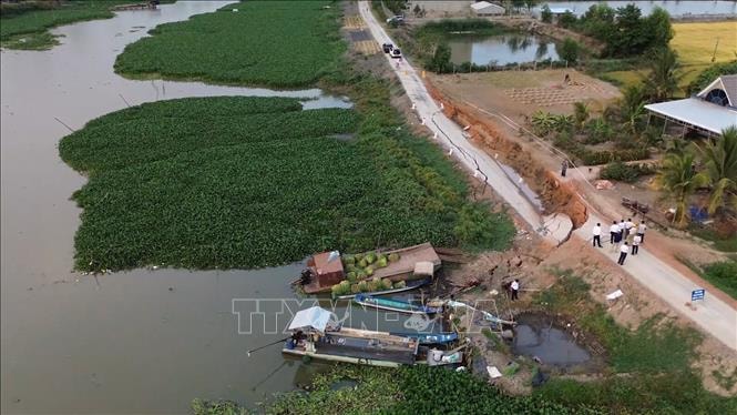 Khẩn trương thực hiện các giải pháp xử lý sạt lở đê sông Lò Gạch