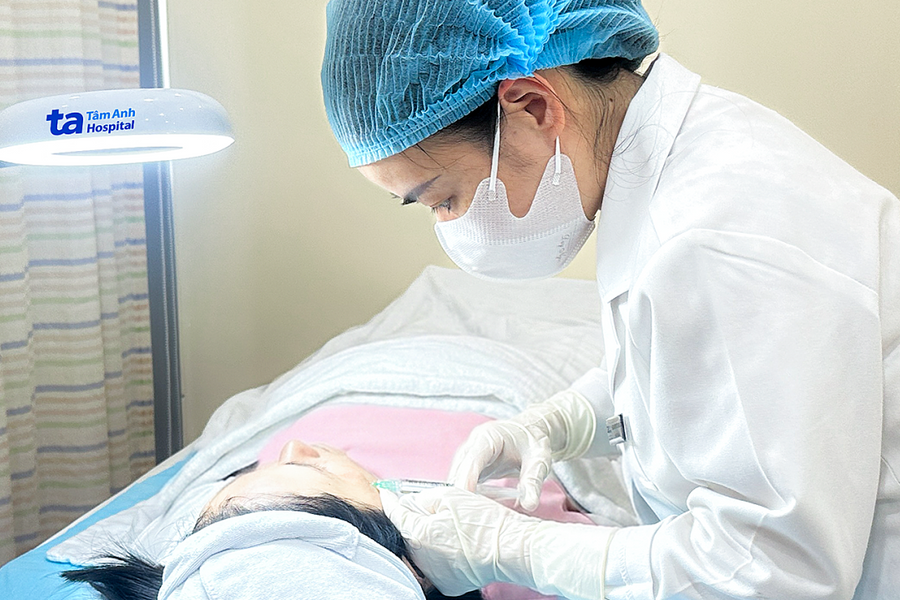 Tiêm meso botox thu nhỏ lỗ chân lông