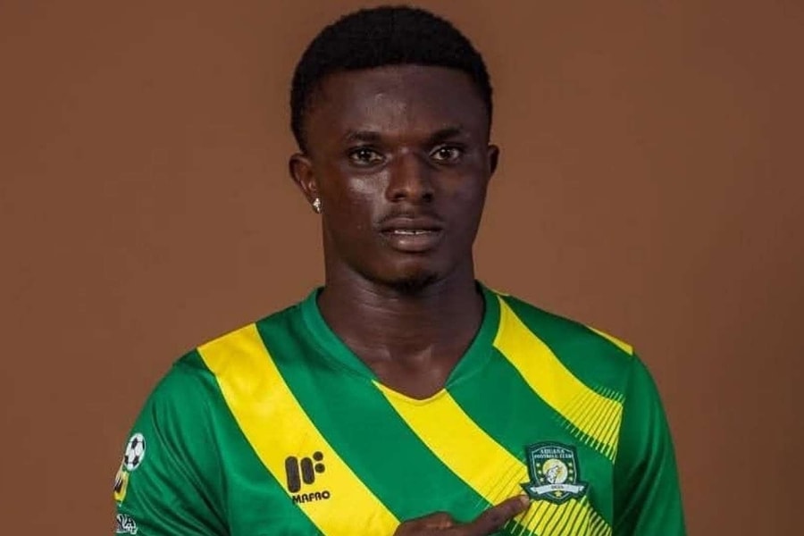 Cầu thủ 20 tuổi bị bắn chết trên xe chở đội bóng