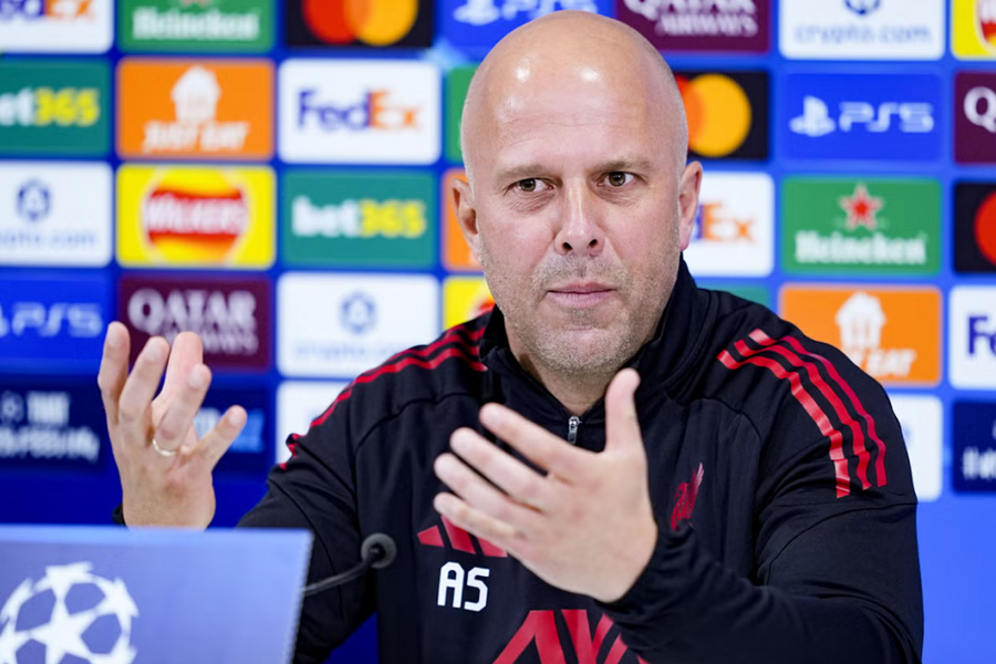 Slot: 'Liverpool phải chấp nhận rủi ro trước PSG'