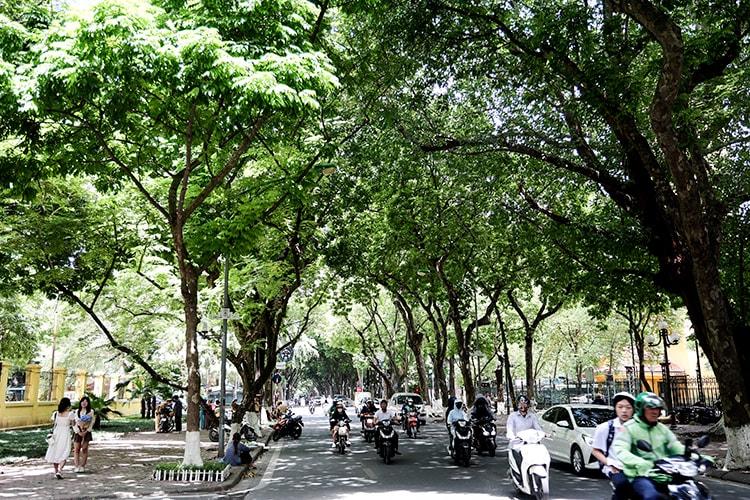 Thời tiết ngày 15/4: Không khí lạnh yếu gây mưa dông Bắc Bộ, Trung Bộ tiếp tục nắng nóng gay gắt