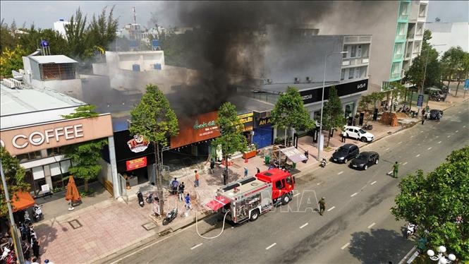 Cháy quán ăn trên tuyến đường trung tâm phường Long An
