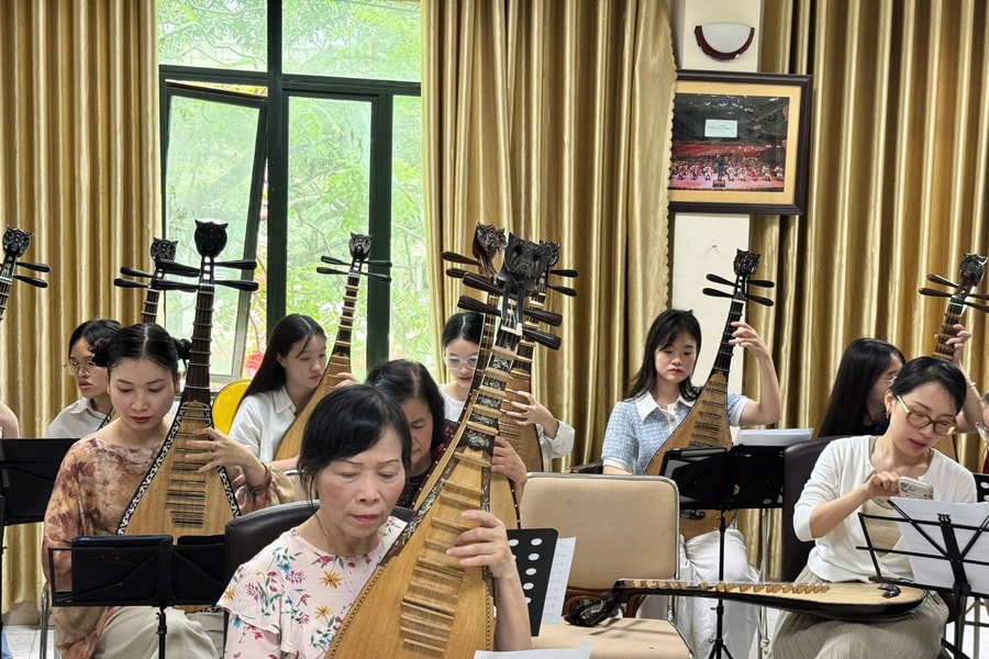 Lần đầu tiên 130 nghệ sĩ Tỳ bà hội tụ trong chương trình ‘Đoàn viên’ mừng 70 năm Học viện Âm nhạc Quốc gia Việt Nam