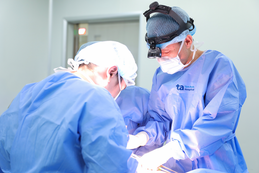 Ung thư kép trong lồng ngực người đàn ông