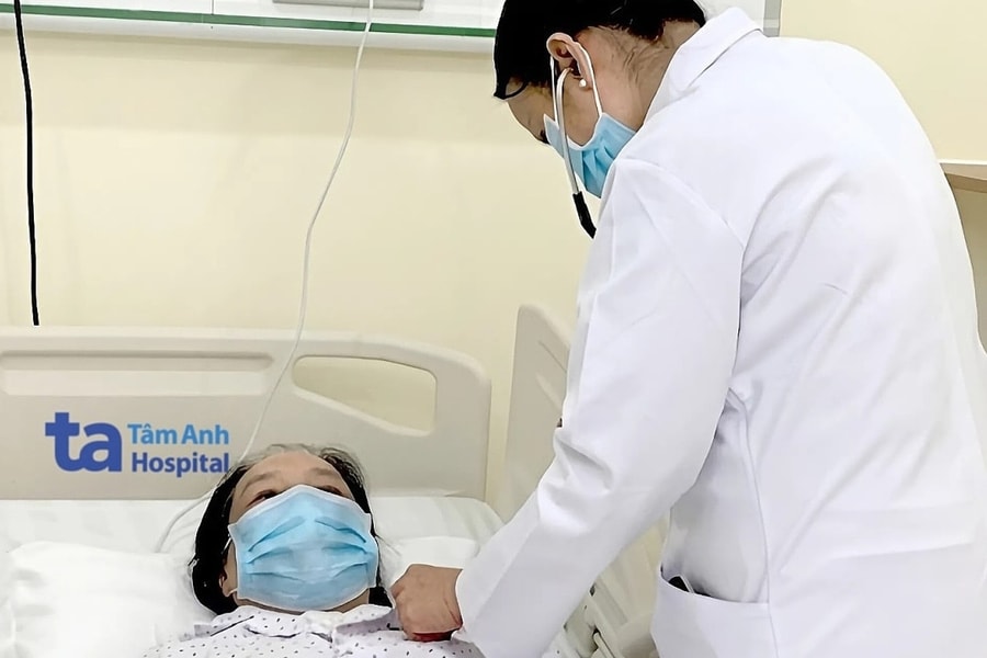 Bướu giáp thòng bịt kín đường thở