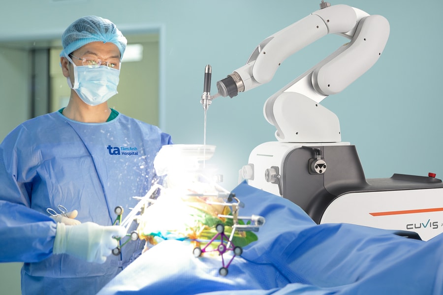 Robot thay khớp cho người nhiều bệnh nền