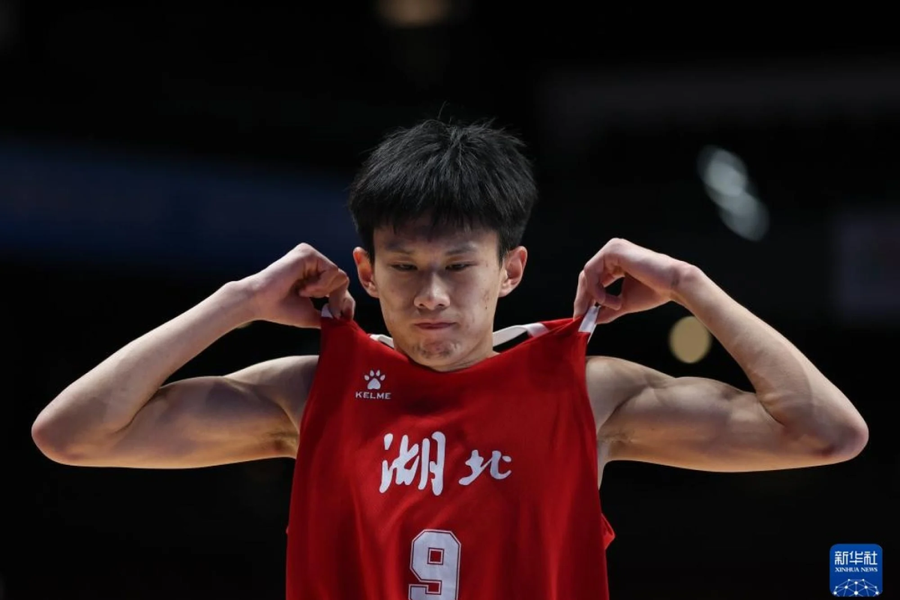 Sao bóng rổ U18 Trung Quốc bị tố gian lận tuổi và danh tính