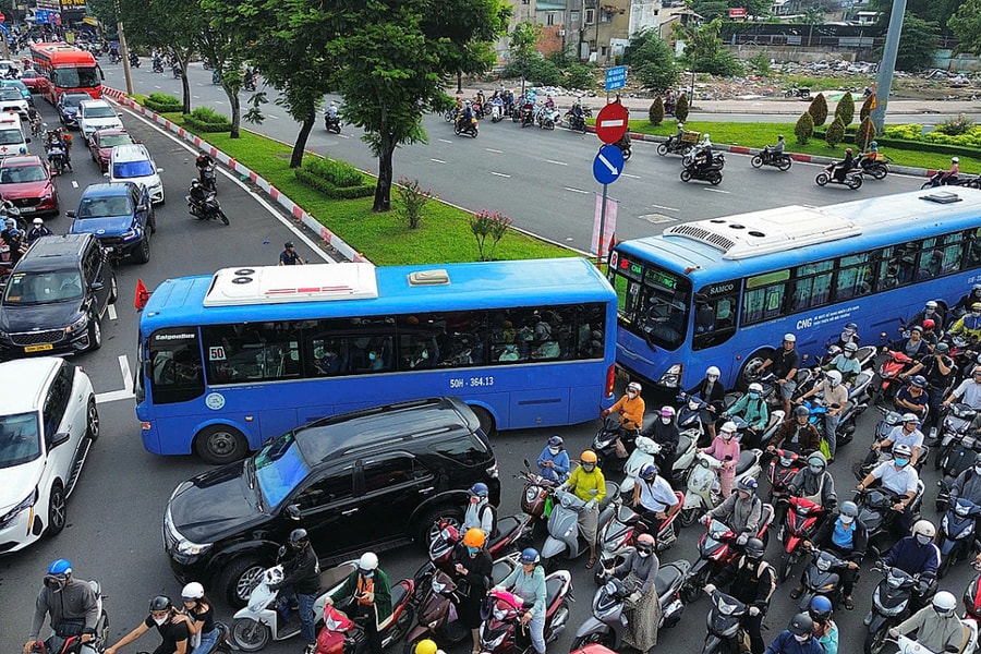 Chuyên gia: 'Miễn vé xe buýt chưa đủ thu hút người dân bỏ xe máy'