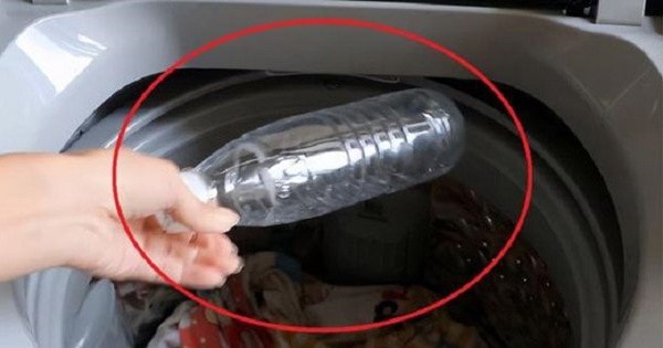 Điều gì xảy ra khi thả 1 chai nhựa rỗng vào máy giặt?