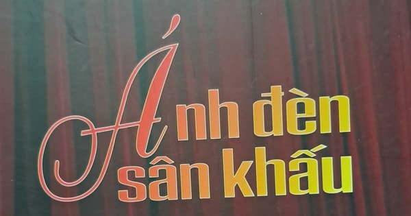 'Ánh đèn và sân khấu'